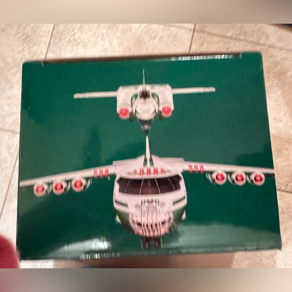 2021 Hess Cargo Plane and Jet - Green/White. - Picture 5 of 6